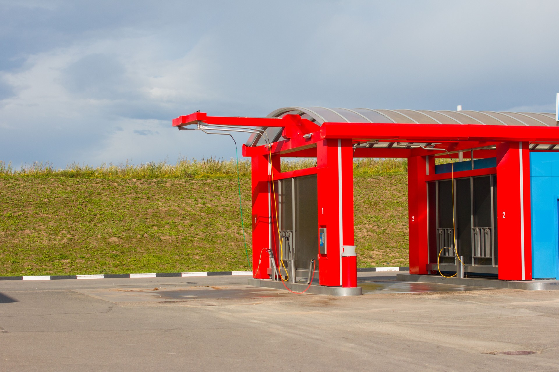 the station is a car wash for cars. The inscription sink